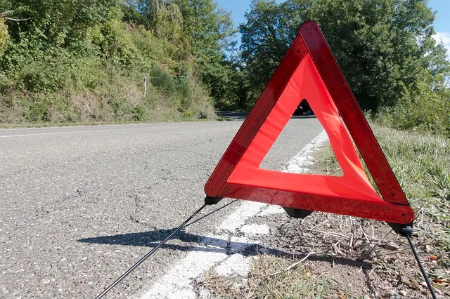 You need to carry triangles in your car when driving in Italy