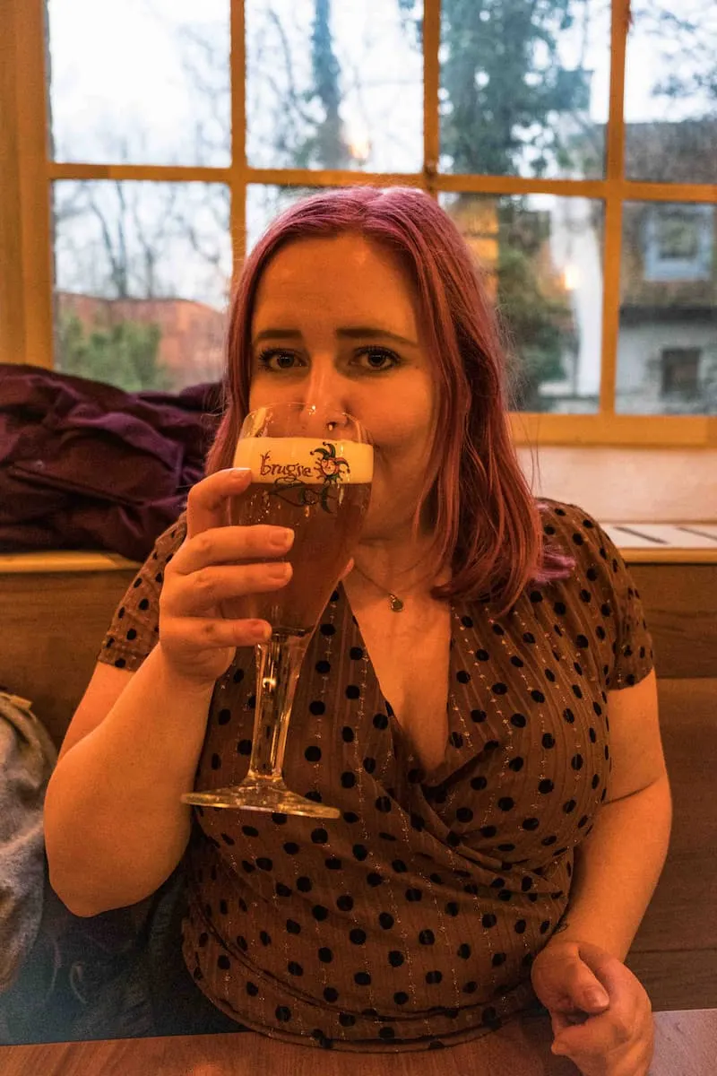 Kat drinking beer at De Halve Maan 